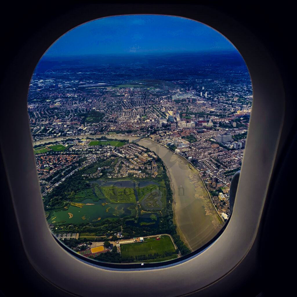 Flying over the Thames Flying over the Thames